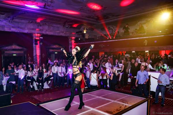 Adrienne Péter Soboleva als Gogo-Tänzerin bei der After-Show-Party der Night.Beat.Angels 2017 im Europa-Park