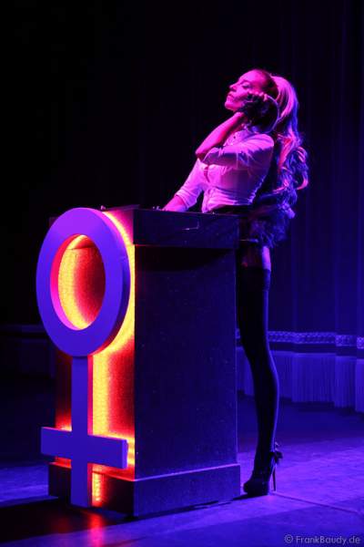 Adrienne Péter Soboleva als DJ bei der Party-Show Night.Beat.Angels 2017 im Europa-Park