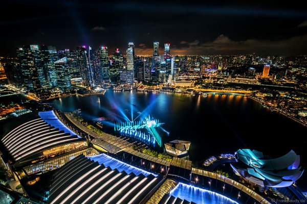 Neue Licht- und Wassershow SPECTRA am Marina Bay Sands in Singapur