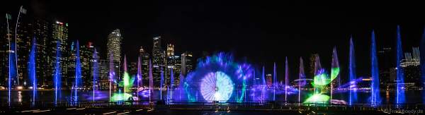 Neue Licht- und Wassershow SPECTRA am Marina Bay Sands in Singapur