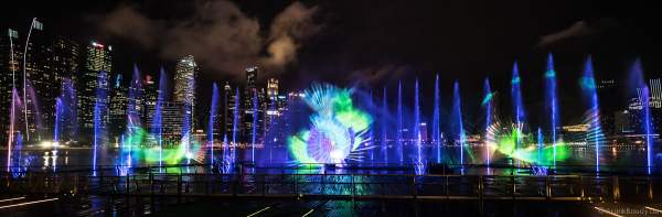 Neue Licht- und Wassershow SPECTRA am Marina Bay Sands in Singapur