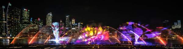 Neue Licht- und Wassershow SPECTRA am Marina Bay Sands in Singapur