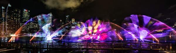 New light and water show SPECTRA with dancing water fountains, water screens and laser at Marina Bay Sands Singapore