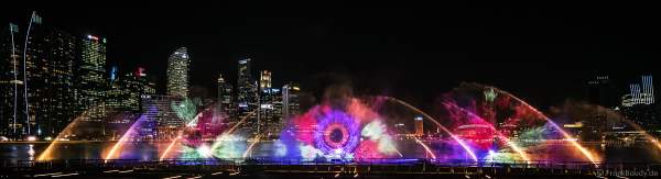 Neue Licht- und Wassershow SPECTRA am Marina Bay Sands in Singapur