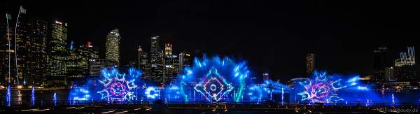 Neue Licht- und Wassershow SPECTRA am Marina Bay Sands in Singapur