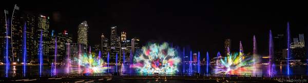 New light and water show SPECTRA with dancing water fountains, water screens and laser at Marina Bay Sands Singapore