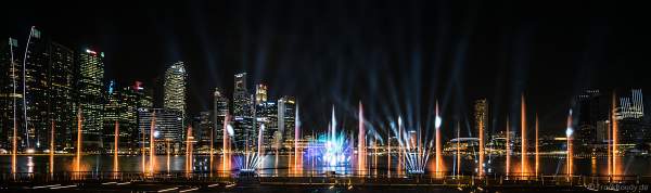 Neue Licht- und Wassershow SPECTRA am Marina Bay Sands in Singapur