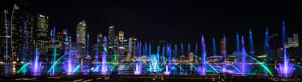 Neue Licht- und Wassershow SPECTRA am Marina Bay Sands in Singapur