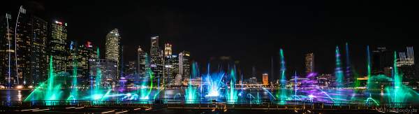 New light and water show SPECTRA with dancing water fountains, water screens and laser at Marina Bay Sands Singapore