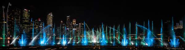 Neue Licht- und Wassershow SPECTRA am Marina Bay Sands in Singapur