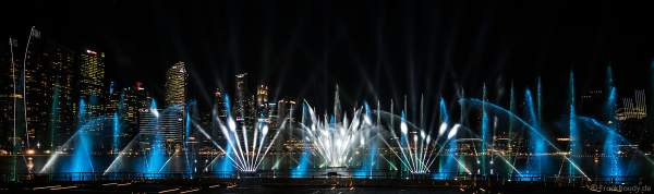 Neue Licht- und Wassershow SPECTRA am Marina Bay Sands in Singapur