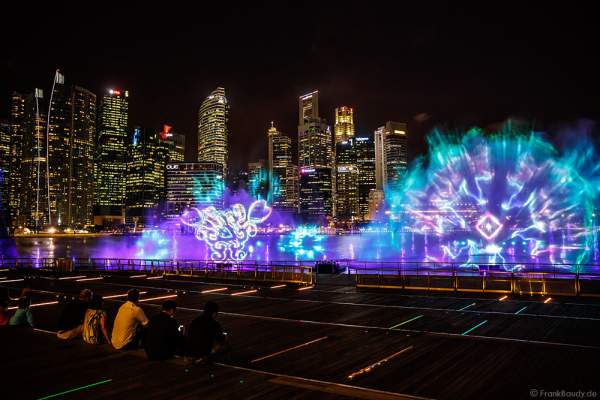 New light and water show SPECTRA with dancing water fountains, water screens and laser at Marina Bay Sands Singapore