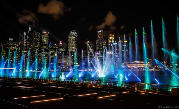 New light and water show SPECTRA with dancing water fountains, water screens and laser at Marina Bay Sands Singapore