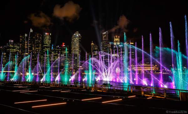 New light and water show SPECTRA with dancing water fountains, water screens and laser at Marina Bay Sands Singapore