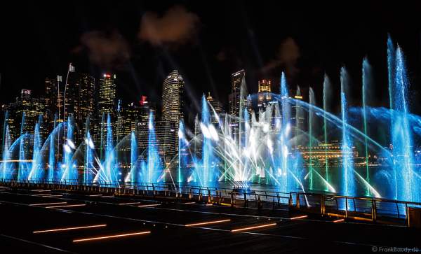 New light and water show SPECTRA with dancing water fountains, water screens and laser at Marina Bay Sands Singapore
