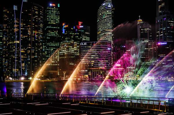 New light and water show SPECTRA with dancing water fountains, water screens and laser at Marina Bay Sands Singapore