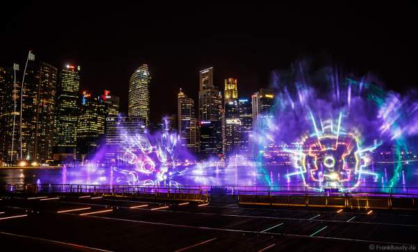 Neue Licht- und Wassershow SPECTRA am Marina Bay Sands in Singapur
