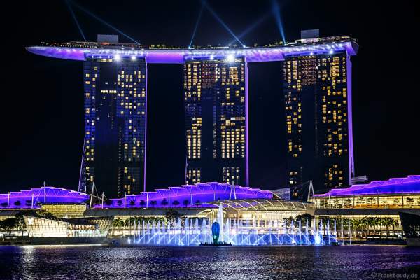 New light and water show SPECTRA at Marina Bay Sands Singapore