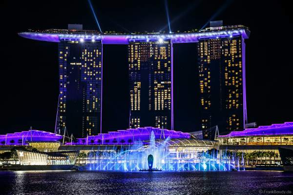 New light and water show SPECTRA at Marina Bay Sands Singapore