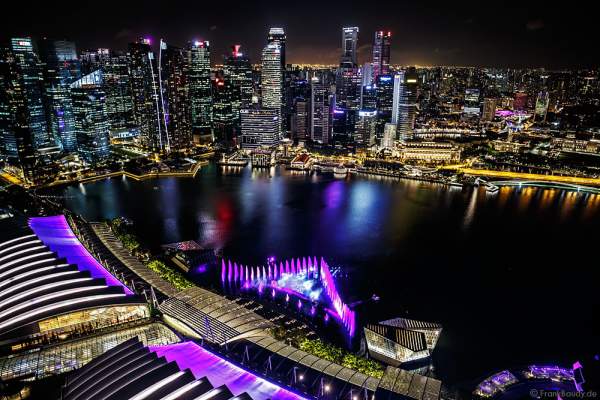 Neue Licht- und Wassershow SPECTRA am Marina Bay Sands in Singapur