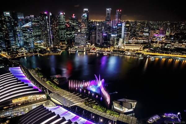 Neue Licht- und Wassershow SPECTRA am Marina Bay Sands in Singapur