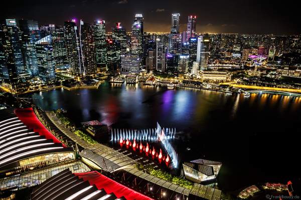 Neue Licht- und Wassershow SPECTRA am Marina Bay Sands in Singapur