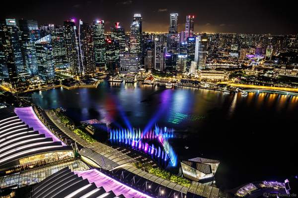 Neue Licht- und Wassershow SPECTRA am Marina Bay Sands in Singapur