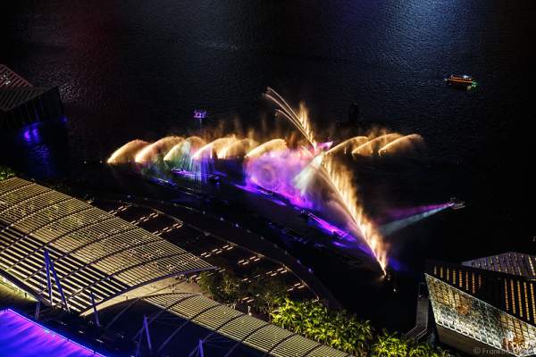 New light and water show SPECTRA with dancing water fountains, water screens and laser at Marina Bay Sands Singapore