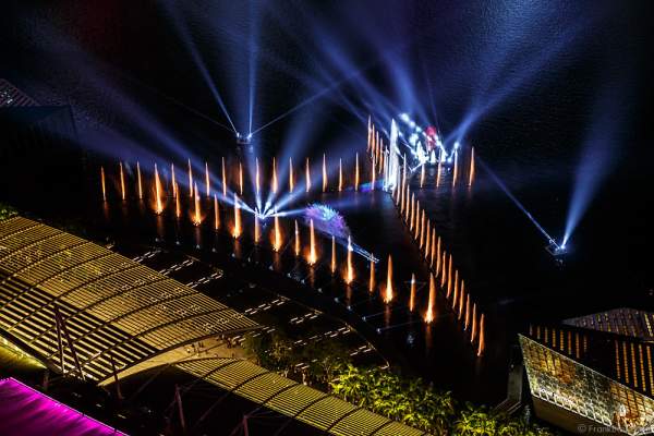 New light and water show SPECTRA with dancing water fountains, water screens and laser at Marina Bay Sands Singapore