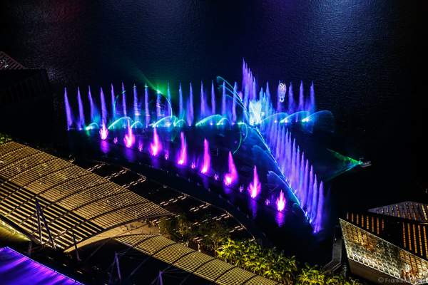 Neue Licht- und Wassershow SPECTRA am Marina Bay Sands in Singapur