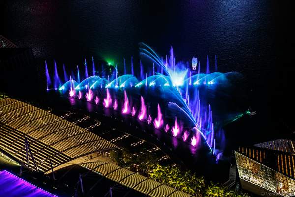 New light and water show SPECTRA with dancing water fountains, water screens and laser at Marina Bay Sands Singapore