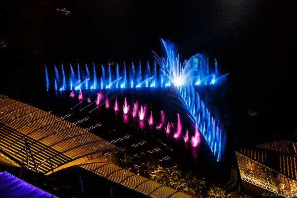 Neue Licht- und Wassershow SPECTRA am Marina Bay Sands in Singapur