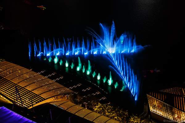 New light and water show SPECTRA with dancing water fountains, water screens and laser at Marina Bay Sands Singapore