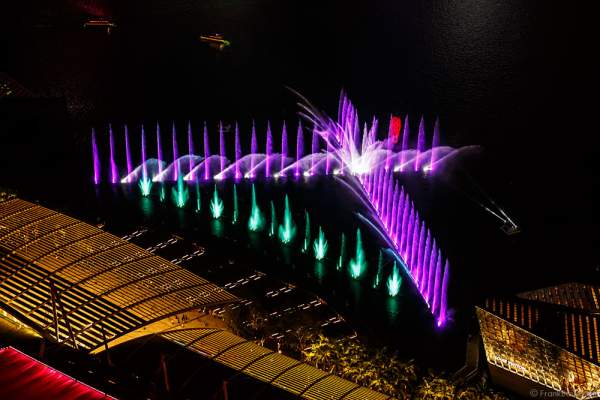 New light and water show SPECTRA with dancing water fountains, water screens and laser at Marina Bay Sands Singapore