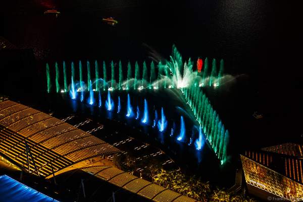 New light and water show SPECTRA with dancing water fountains, water screens and laser at Marina Bay Sands Singapore