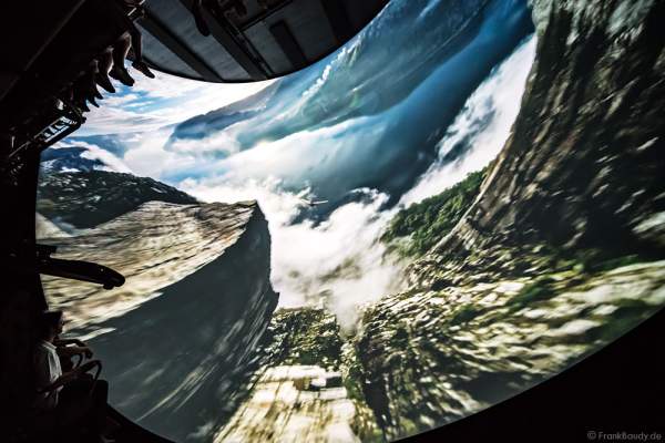 Innenaufnahmen und Filmbilder des größten Flying Theater Europas VOLETARIUM bei der Einweihung am 1. Juni 2017 im Europa-Park