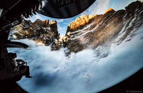 Innenaufnahmen und Filmbilder des größten Flying Theater Europas VOLETARIUM bei der Einweihung am 1. Juni 2017 im Europa-Park