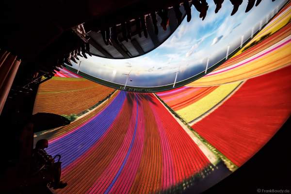 Innenaufnahmen und Filmbilder des größten Flying Theater Europas VOLETARIUM bei der Einweihung am 1. Juni 2017 im Europa-Park