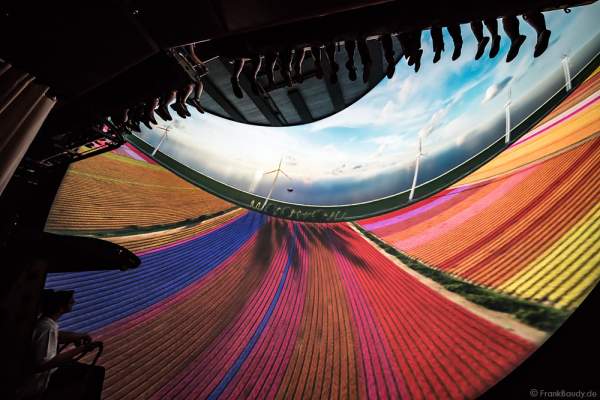 Innenaufnahmen und Filmbilder des größten Flying Theater Europas VOLETARIUM bei der Einweihung am 1. Juni 2017 im Europa-Park