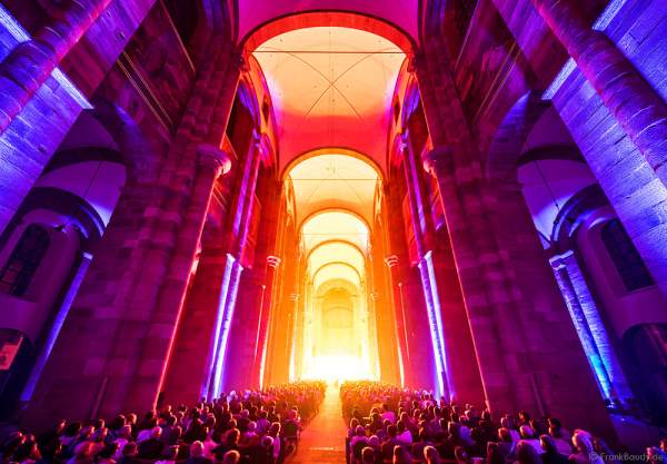 Glaubensfeuer im Dom zu Speyer am Pfingstsonntag (4. Juni 2017) zur 200-Jahr-Feier der Neugründung des Bistum Speyer