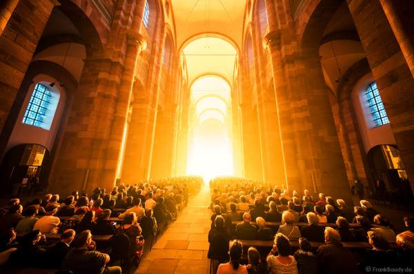 Glaubensfeuer im Dom zu Speyer am Pfingstsonntag (4. Juni 2017) zur 200-Jahr-Feier der Neugründung des Bistum Speyer