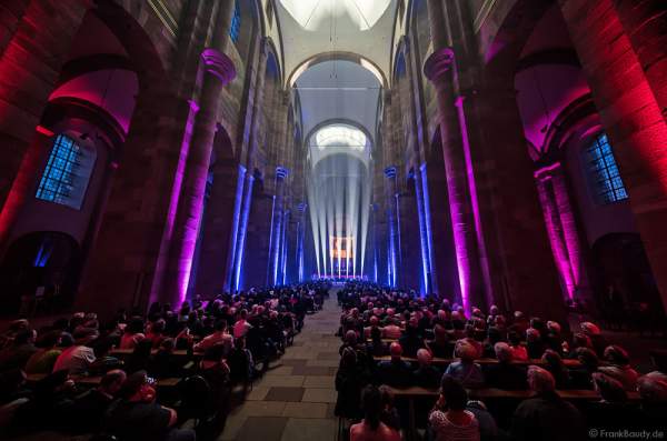 Glaubensfeuer im Dom zu Speyer am Pfingstsonntag (4. Juni 2017) zur 200-Jahr-Feier der Neugründung des Bistum Speyer