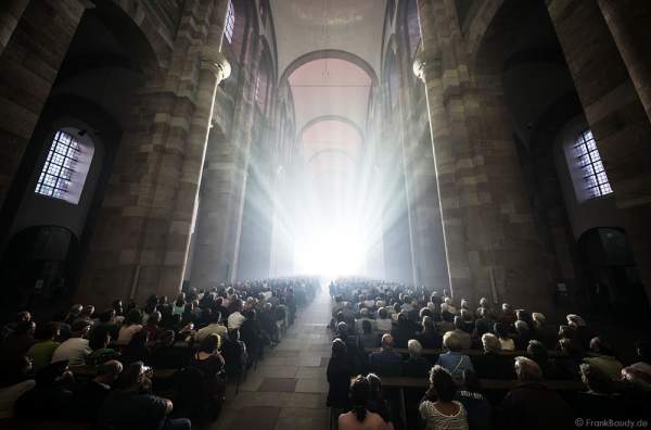 Glaubensfeuer im Dom zu Speyer am Pfingstsonntag (4. Juni 2017) zur 200-Jahr-Feier der Neugründung des Bistum Speyer