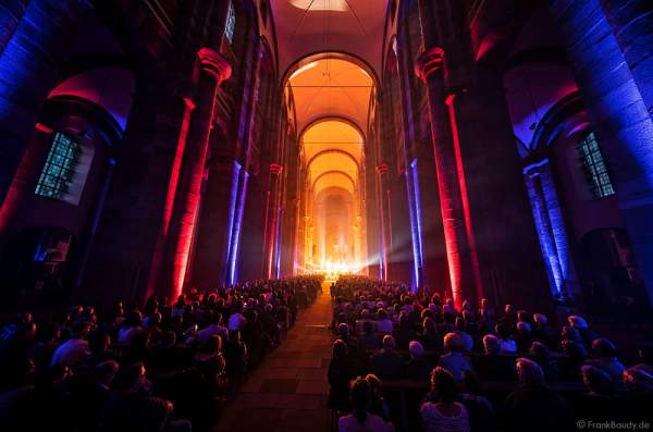 Glaubensfeuer im Dom zu Speyer am Pfingstsonntag (4. Juni 2017) zur 200-Jahr-Feier der Neugründung des Bistum Speyer