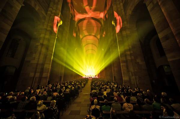 Glaubensfeuer im Dom zu Speyer am Pfingstsonntag (4. Juni 2017) zur 200-Jahr-Feier der Neugründung des Bistum Speyer