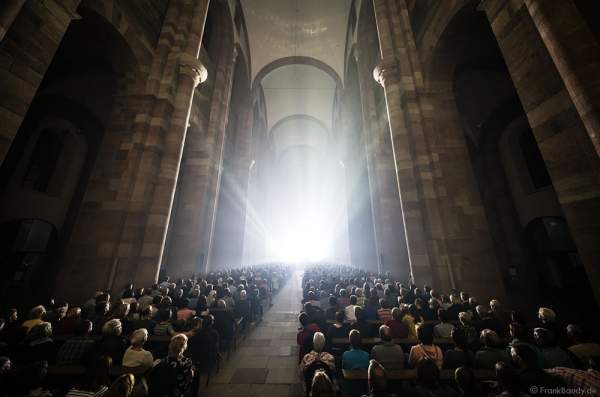 Glaubensfeuer im Dom zu Speyer am Pfingstsonntag (4. Juni 2017) zur 200-Jahr-Feier der Neugründung des Bistum Speyer