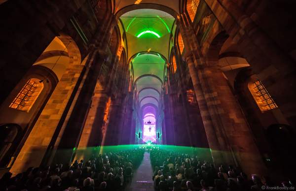 Glaubensfeuer im Dom zu Speyer am Pfingstsonntag (4. Juni 2017) zur 200-Jahr-Feier der Neugründung des Bistum Speyer