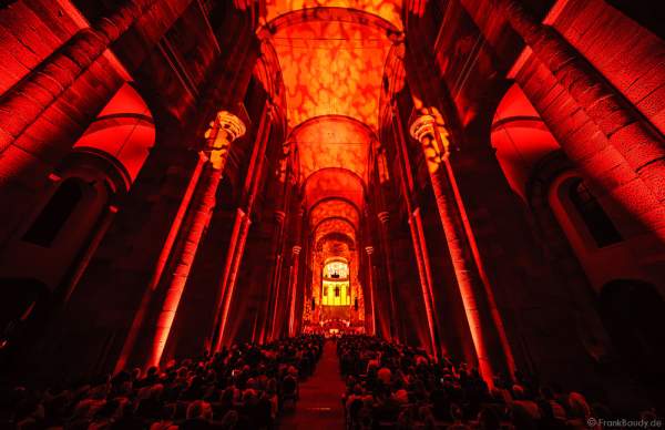 Glaubensfeuer im Dom zu Speyer am Pfingstsonntag (4. Juni 2017) zur 200-Jahr-Feier der Neugründung des Bistum Speyer