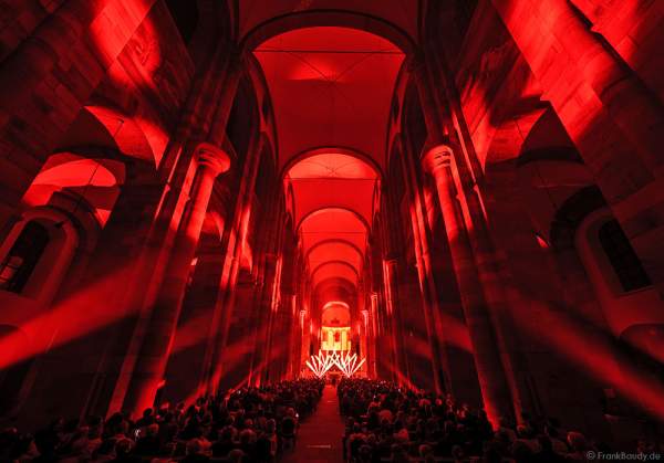 Glaubensfeuer im Dom zu Speyer am Pfingstsonntag (4. Juni 2017) zur 200-Jahr-Feier der Neugründung des Bistum Speyer