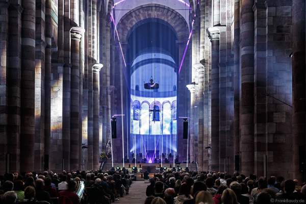 Glaubensfeuer im Dom zu Speyer am Pfingstsonntag (4. Juni 2017) zur 200-Jahr-Feier der Neugründung des Bistum Speyer